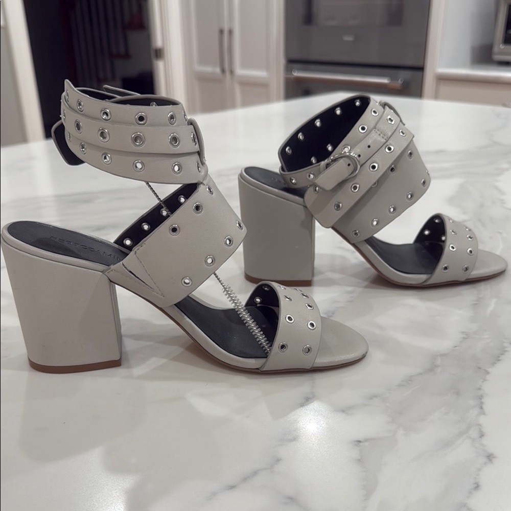Rebecca Minkoff 7.5 excellent condition Stylish Gray Block Heel Sandals